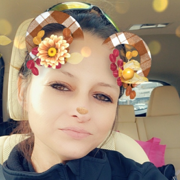 Meet your Posher, Lindsey - Picture 3 of 5